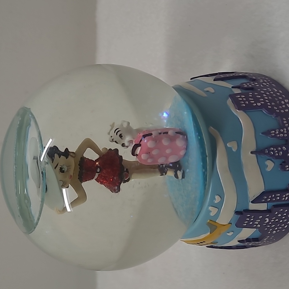 Westland Gifts Vintage Jetsetter Betty Boop - Picture 2 of 6